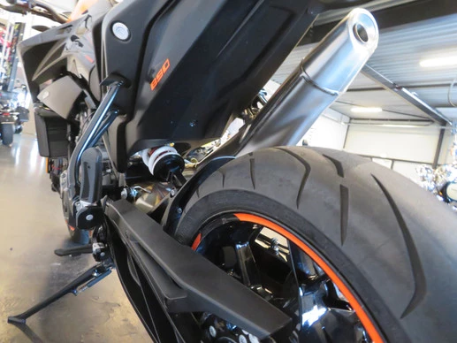 KTM 890 - Afbeelding 13 van 14