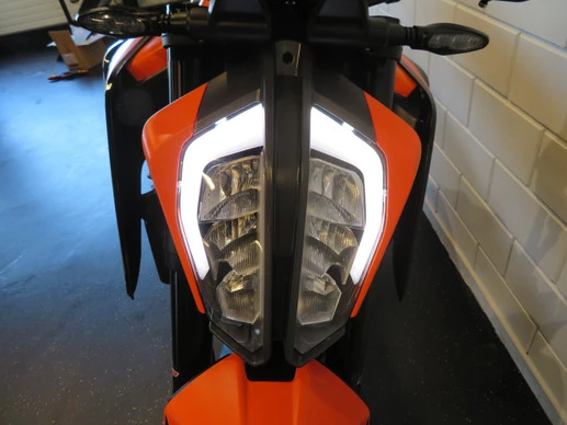 KTM 890 - Afbeelding 14 van 14