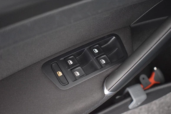 Volkswagen Golf - Afbeelding 16 van 30