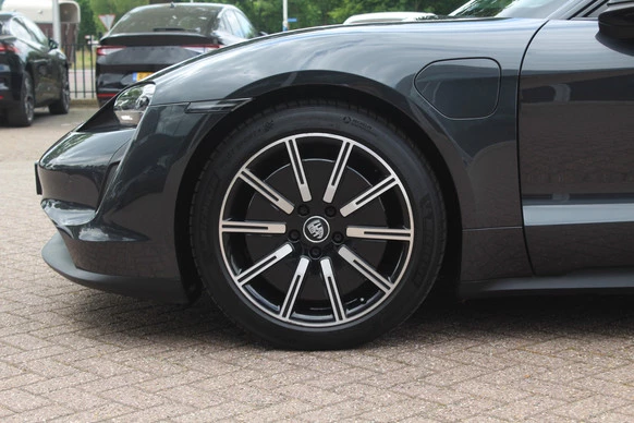 Porsche Taycan - Afbeelding 14 van 30