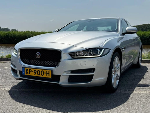 Jaguar XE - Afbeelding 1 van 30