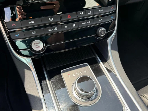 Jaguar XE - Afbeelding 23 van 30