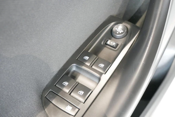 Opel Astra - Afbeelding 25 van 30