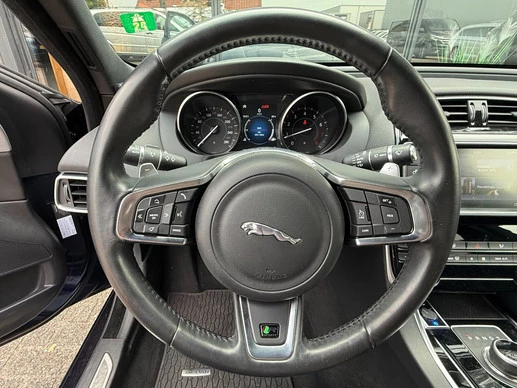Jaguar XE - Afbeelding 15 van 25