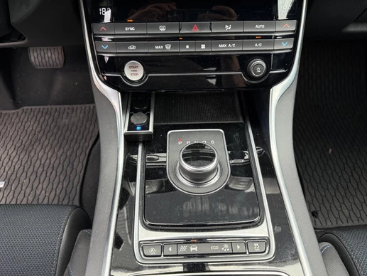 Jaguar XE - Afbeelding 18 van 25