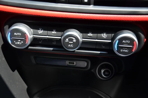 Alfa Romeo Giulia - Afbeelding 24 van 30