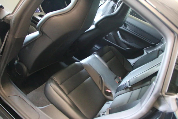 Porsche Taycan - Afbeelding 18 van 19