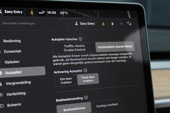 Tesla Model Y - Afbeelding 16 van 21