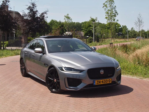Jaguar XE - Afbeelding 1 van 30