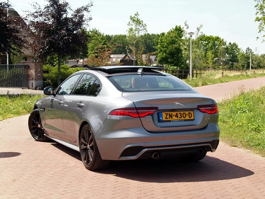 Jaguar XE - Afbeelding 2 van 30