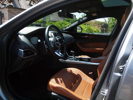Jaguar XE - Afbeelding 3 van 30