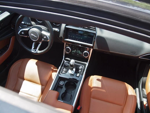 Jaguar XE - Afbeelding 16 van 30