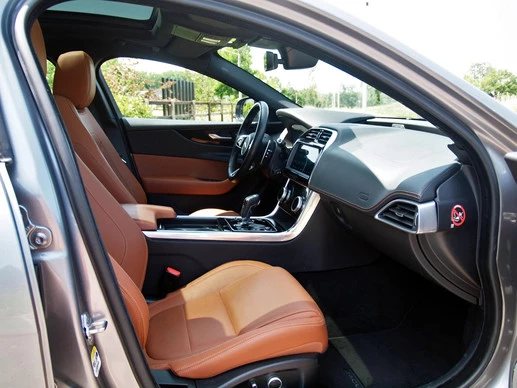 Jaguar XE - Afbeelding 17 van 30