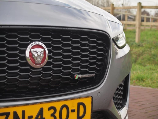 Jaguar XE - Afbeelding 12 van 30