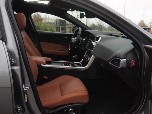 Jaguar XE - Afbeelding 16 van 30