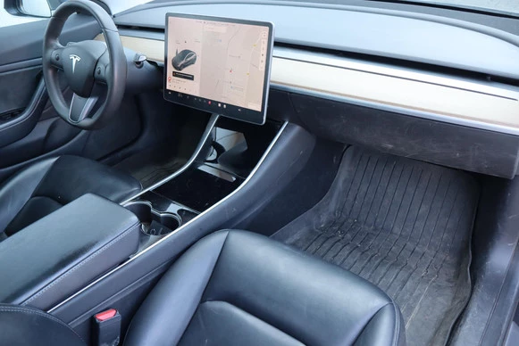 Tesla Model 3 - Afbeelding 2 van 30