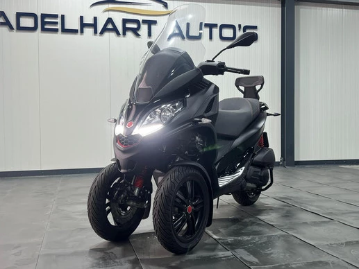Piaggio MP3 - Afbeelding 1 van 25