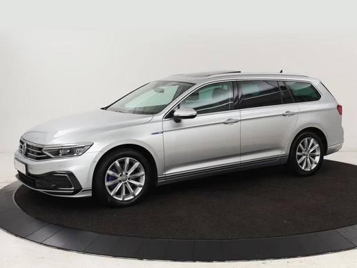 Volkswagen Passat - Afbeelding 1 van 30