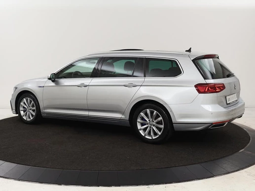 Volkswagen Passat - Afbeelding 2 van 30