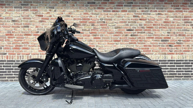 Harley-Davidson Street Glide - Afbeelding 1 van 25