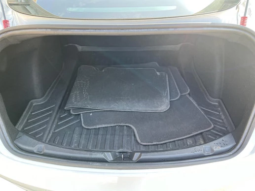 Tesla Model 3 - Afbeelding 8 van 21