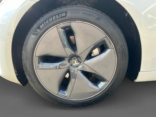 Tesla Model 3 - Afbeelding 14 van 21