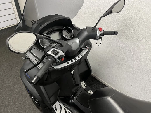 Piaggio MP3 - Afbeelding 19 van 24
