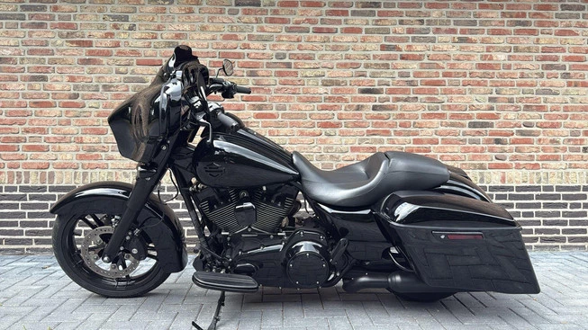 Harley-Davidson Street Glide - Afbeelding 1 van 17