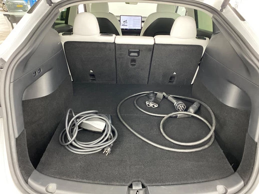 Tesla Model Y - Afbeelding 8 van 13