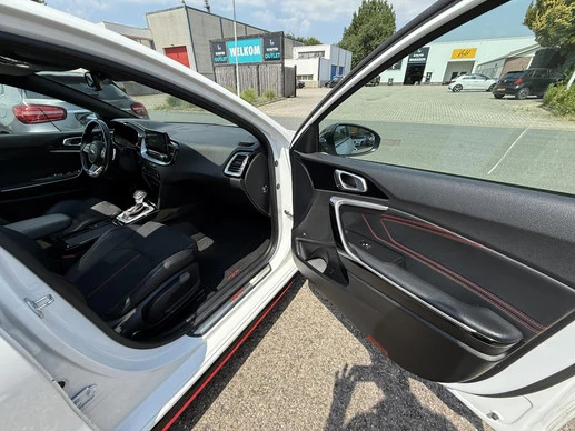 Kia Ceed - Afbeelding 26 van 30