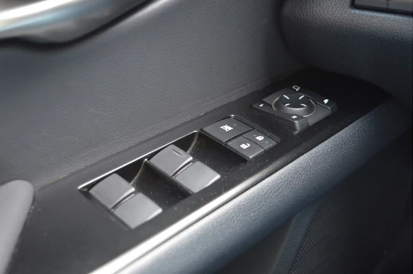 Lexus UX - Afbeelding 3 van 30
