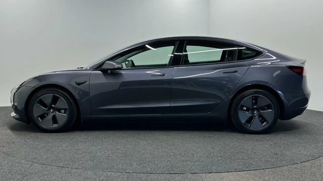 Tesla Model 3 - Afbeelding 8 van 30