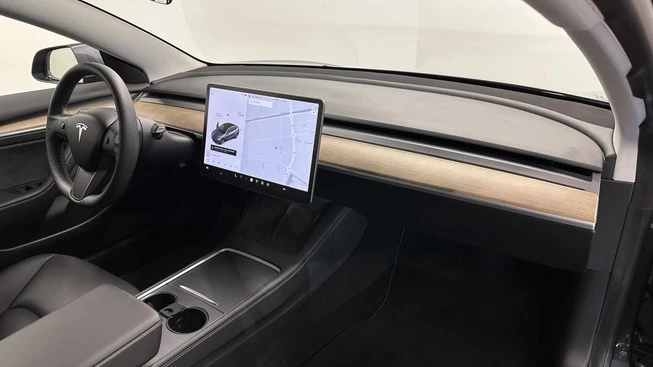 Tesla Model 3 - Afbeelding 11 van 30