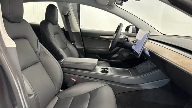 Tesla Model 3 - Afbeelding 12 van 30