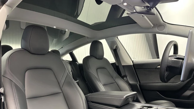 Tesla Model 3 - Afbeelding 13 van 30