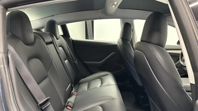 Tesla Model 3 - Afbeelding 17 van 30