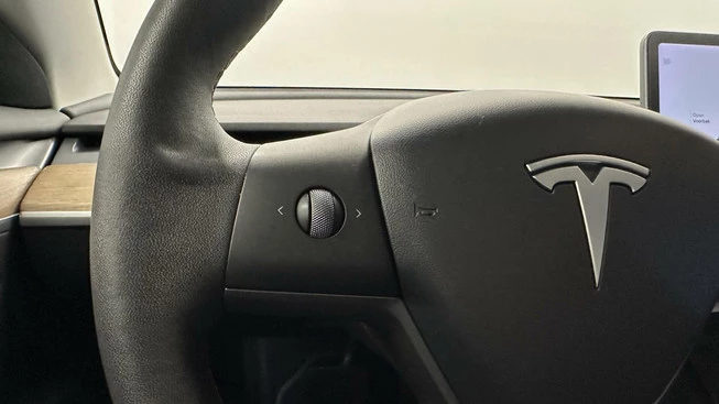 Tesla Model 3 - Afbeelding 22 van 30