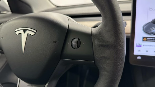 Tesla Model 3 - Afbeelding 23 van 30
