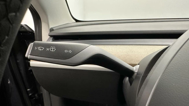 Tesla Model 3 - Afbeelding 24 van 30