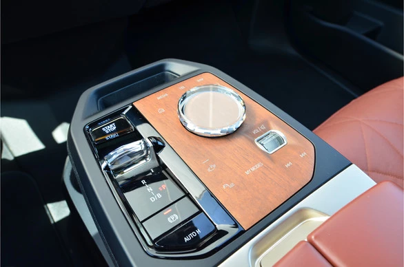 BMW iX - Afbeelding 18 van 22