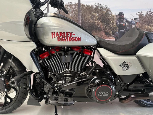 Harley-Davidson Road Glide - Afbeelding 9 van 13