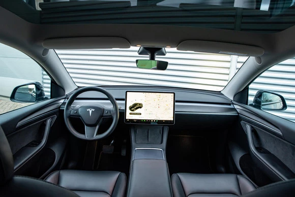 Tesla Model Y - Afbeelding 2 van 30