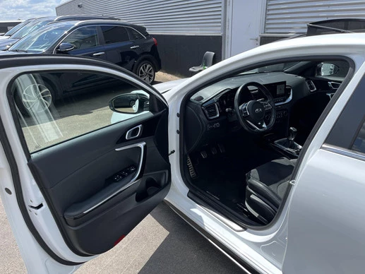 Kia Ceed - Afbeelding 16 van 30
