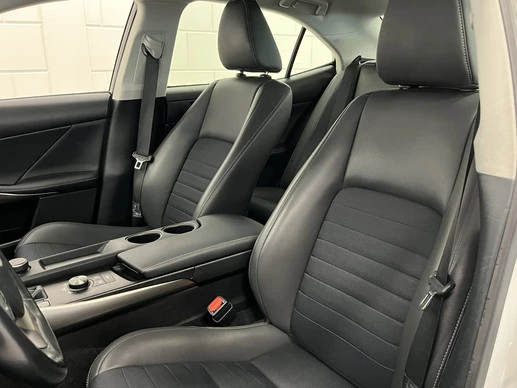 Lexus IS - Afbeelding 16 van 30