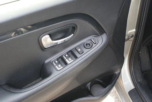 Kia Carens - Afbeelding 12 van 25