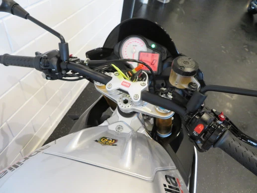 Aprilia Tuono V4 - Afbeelding 5 van 14