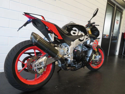 Aprilia Tuono V4 - Afbeelding 11 van 14