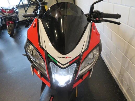 Aprilia Tuono V4 - Afbeelding 14 van 14