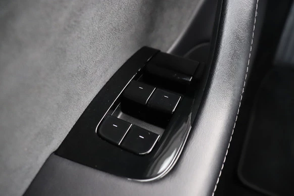 Tesla Model 3 - Afbeelding 17 van 27