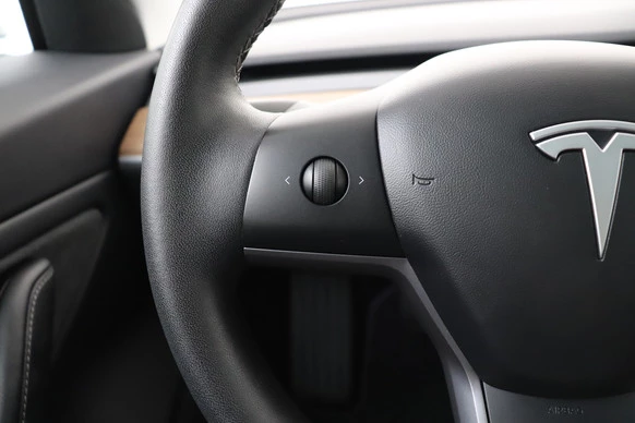 Tesla Model 3 - Afbeelding 18 van 27